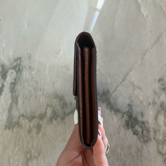 Sold Beautiful Louis Vuitton Monogram Sarah Wallet - Picture 9 of 12